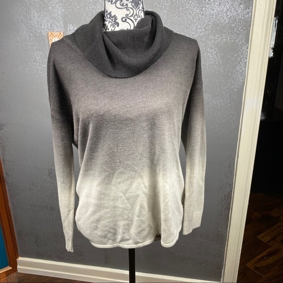Fun black/gray ombré soft turtleneck sweater - Picture 3 of 12